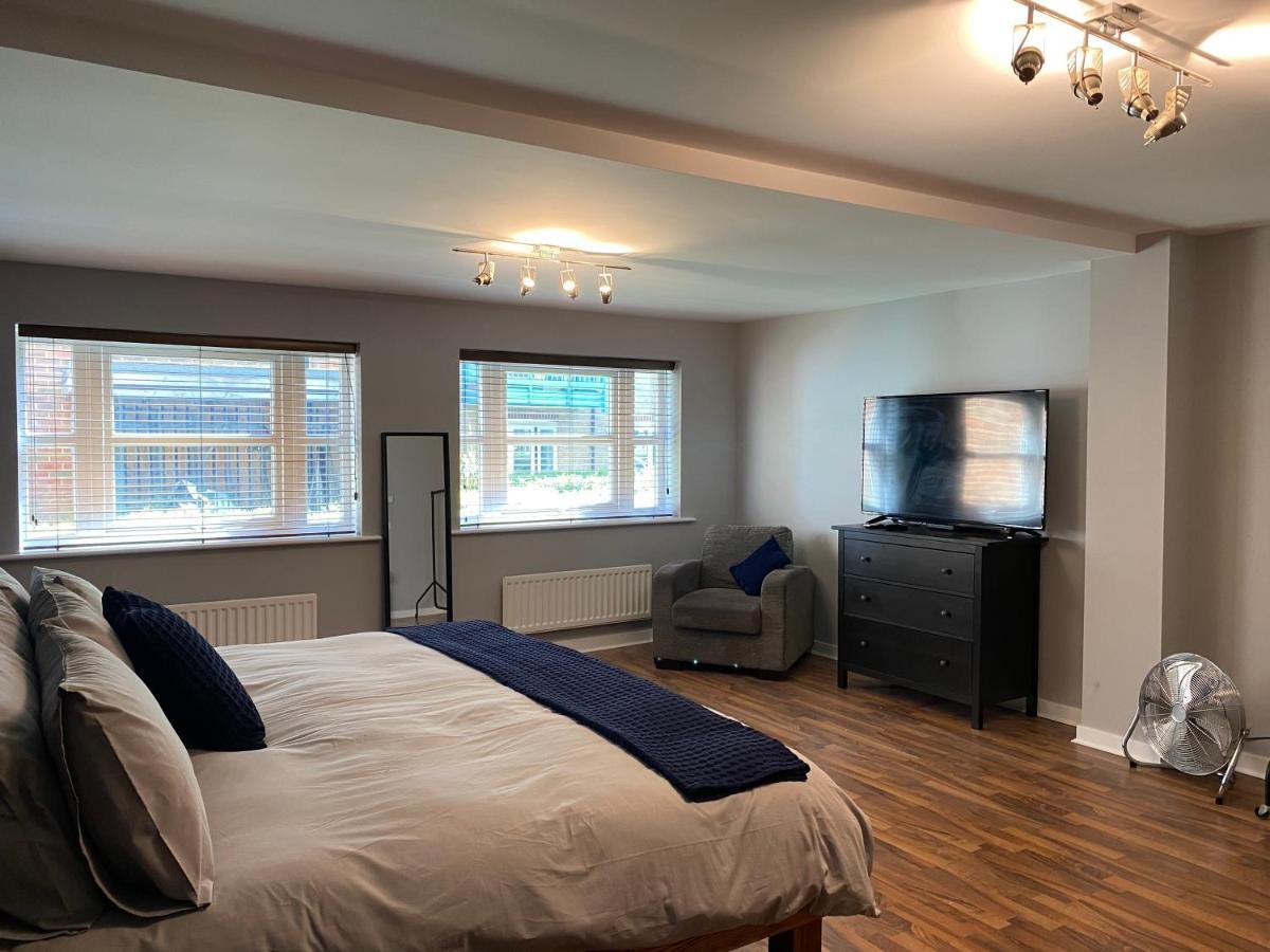 שורהאם-ביי-דה-סי Riverside Townhouse, Only 20 Minutes From Brighton And Worthing מראה חיצוני תמונה