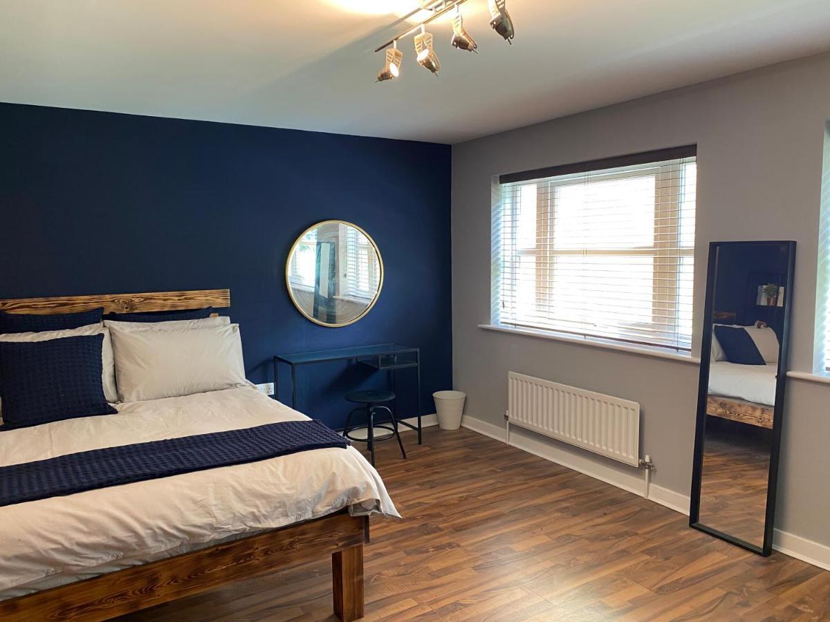 שורהאם-ביי-דה-סי Riverside Townhouse, Only 20 Minutes From Brighton And Worthing מראה חיצוני תמונה