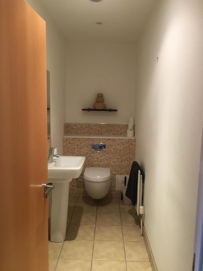 שורהאם-ביי-דה-סי Riverside Townhouse, Only 20 Minutes From Brighton And Worthing מראה חיצוני תמונה