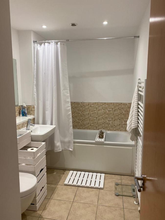 שורהאם-ביי-דה-סי Riverside Townhouse, Only 20 Minutes From Brighton And Worthing מראה חיצוני תמונה